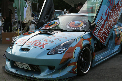 The Firefox car (logo posted on a car) was debuted ar Mozilla 24 “Firefox Rock Festival†in Tokyo